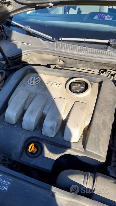 Usata VW Golf IV 105 CV (77 kW) 2005 Grigio Utilitaria