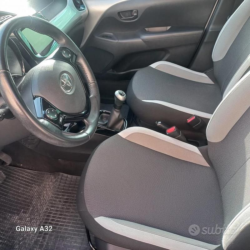 Usata Toyota Aygo Cool 69 CV (50 kW) 2015 Grigio Utilitaria