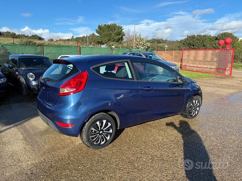 Usata Ford Fiesta Titanium 68 CV (50 kW) 2010 Blu Berlina