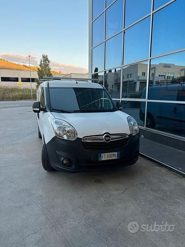 Occasion Opel Combo 105 ch (77 kW) 2018 Blanc Monospace