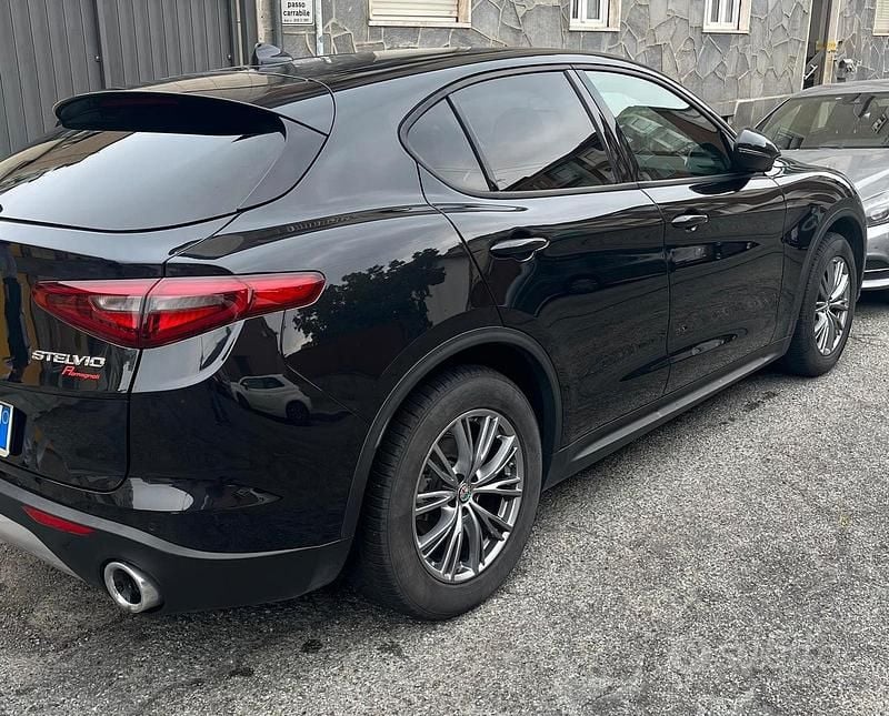 Usata 2020 Alfa Romeo Stelvio Tech Edition SUV | 18.000 € (Buon prezzo) - Immagine 1/4