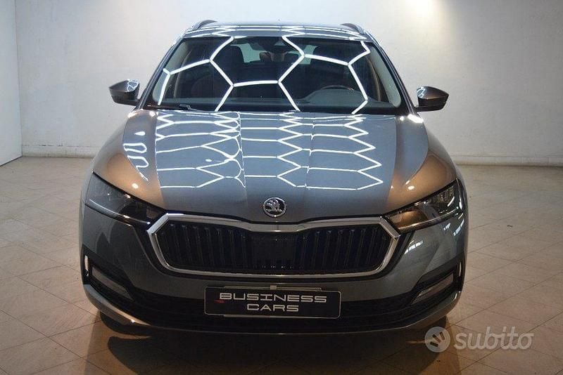 Usata Skoda Octavia Style 150 CV (110 kW) 2022 Grigio scuro Station wagon