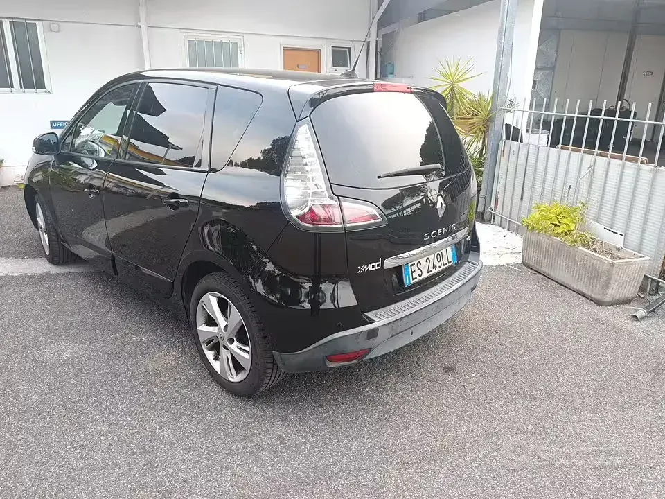 Usata Renault Scénic III 110 CV (80 kW) 2013 Nero Monovolume