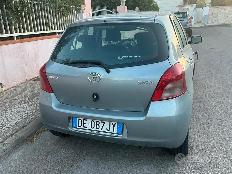 Usata Toyota Yaris Sol 90 CV (66 kW) 2006 Grigio Utilitaria