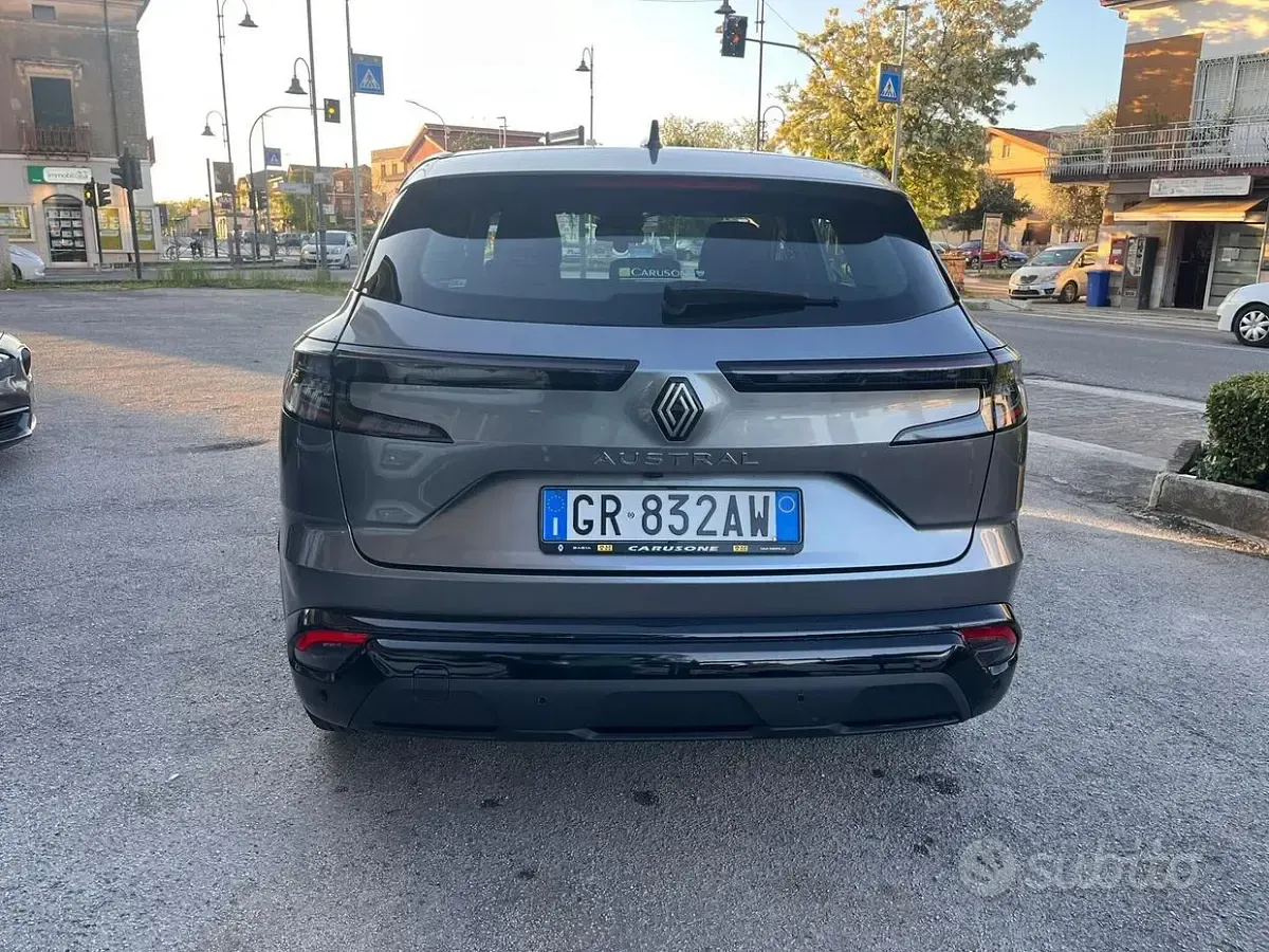 Usata Renault Austral Equilibre 130 CV (95 kW) 2024 Grigio SUV