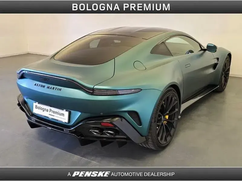 Nuova Aston Martin V8 Vantage 665 CV (489 kW) 2025 Verde Coupé