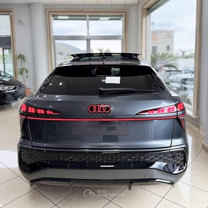 Nuova Audi Q3 Sportback Design 150 CV (110 kW) 2026 Gray SUV