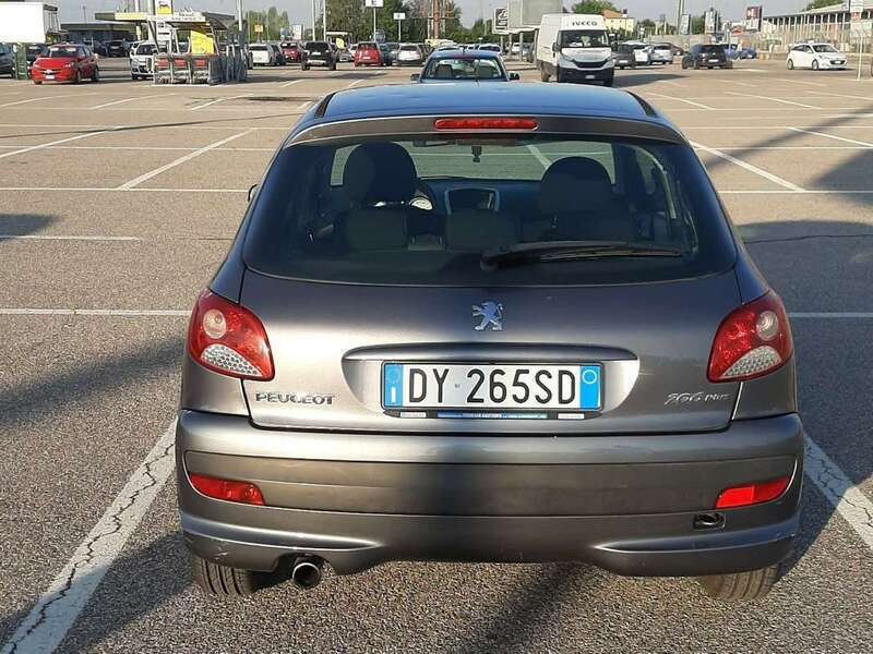 Usato 2009 Peugeot 206+ 1.1 Benzin 60 CV (4.200 €)