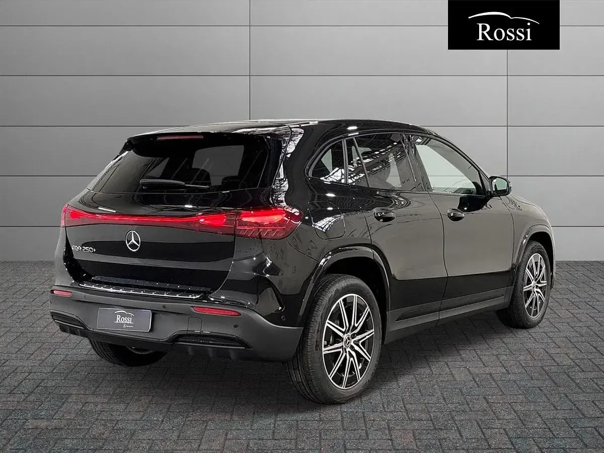 Nuova Mercedes EQA250+ 139 kW (190 CV) 2026 Argento hightech SUV