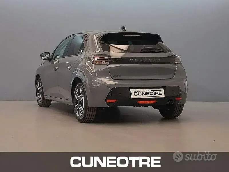 Usata Peugeot 208 Allure 101 CV (74 kW) 2025 Grigio Utilitaria