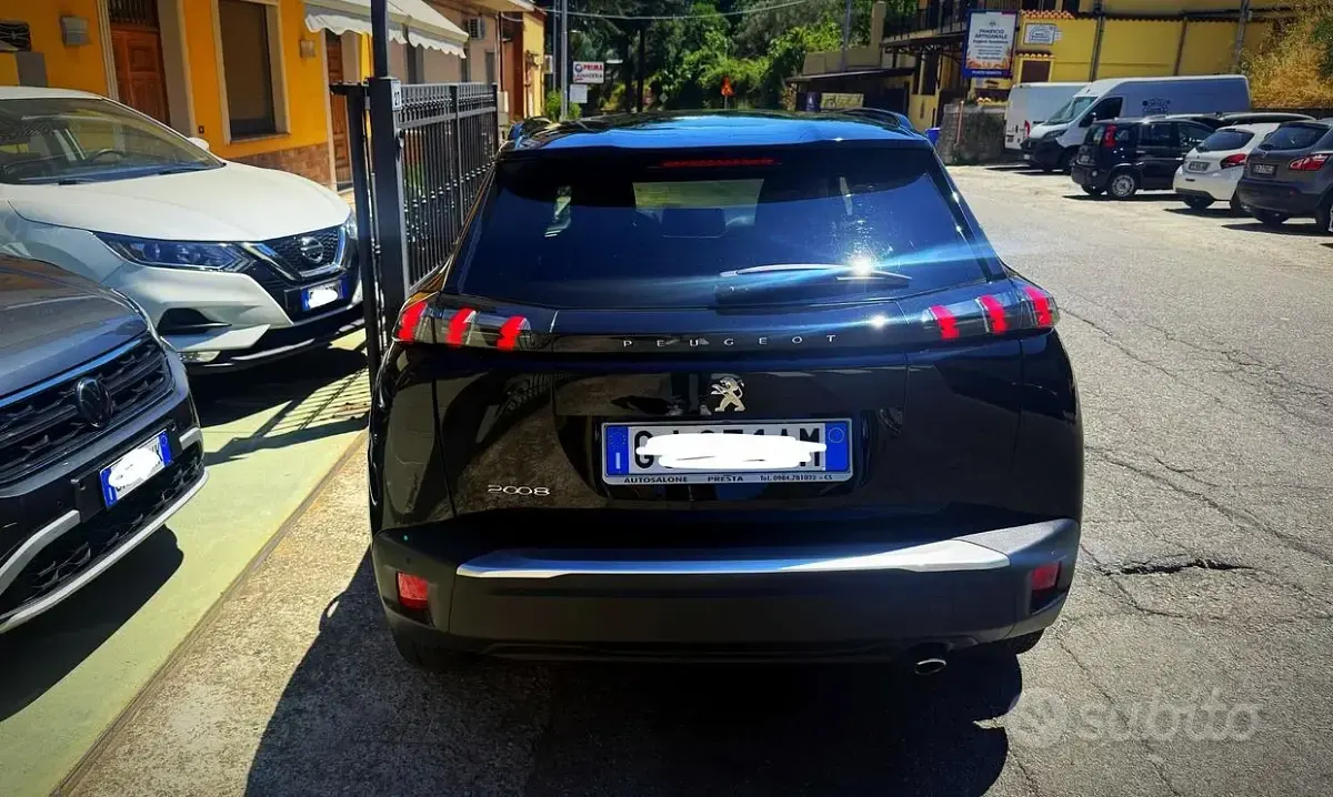 Usata Peugeot 2008 Allure 110 CV (80 kW) 2022 Nero SUV