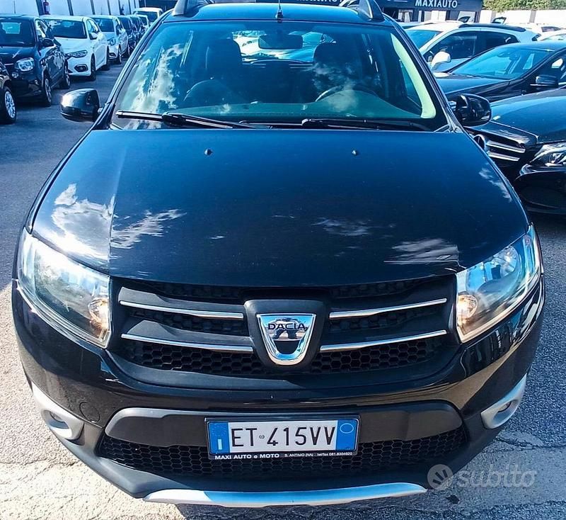 Begagnad Dacia Sandero Stepway 90 HK (66 kW) 2014 Svart Sedan