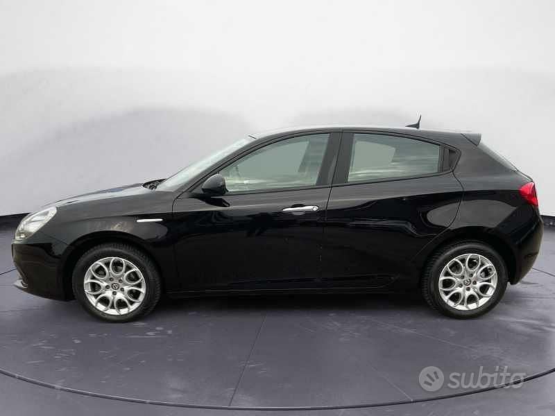 Second-hand Alfa Romeo Giulietta Tech Edition 120 CP (88 kW) 2019 Negru Hatchback