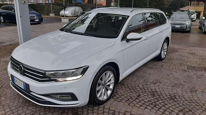 Bianco Usata 2023 VW Passat Station wagon | 24.950 € (Super prezzo) - Immagine 1/4