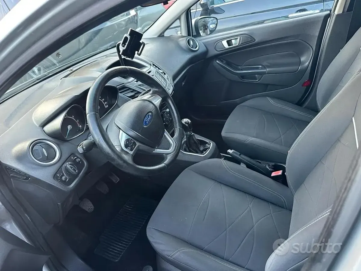 Usata Ford Fiesta 60 CV (44 kW) 2014 Grigio Utilitaria