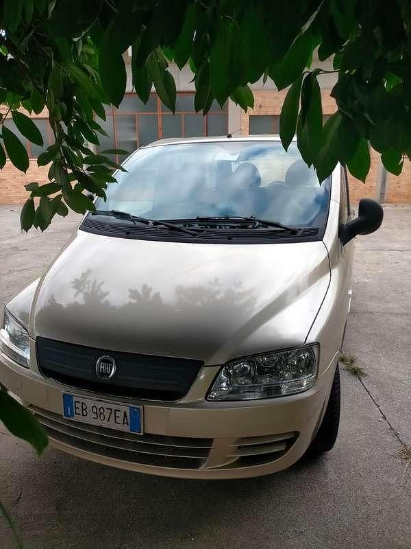 Beige Usata 2010 Fiat Multipla Monovolume | 1500 € (Ottimo prezzo) - Immagine 1/4