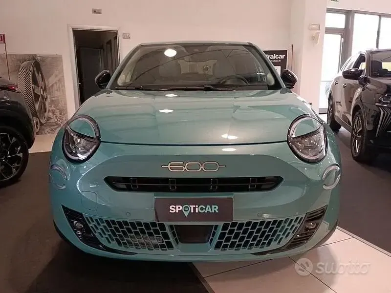 Usata Fiat 600 La Prima 110 CV (80 kW) 2025 Bluazzurro SUV