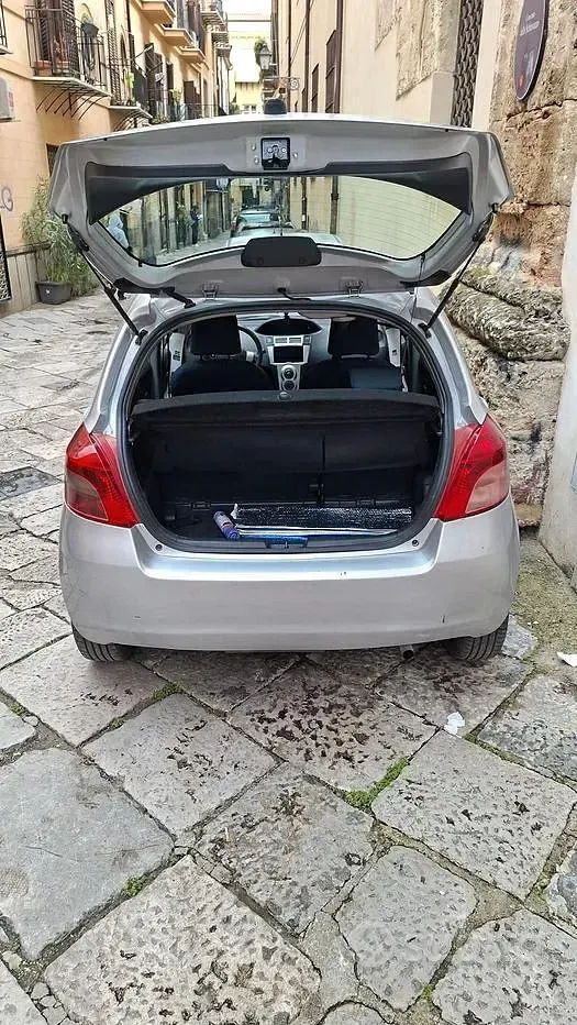 Usata Toyota Yaris 90 CV (66 kW) 2008 Grigio Utilitaria