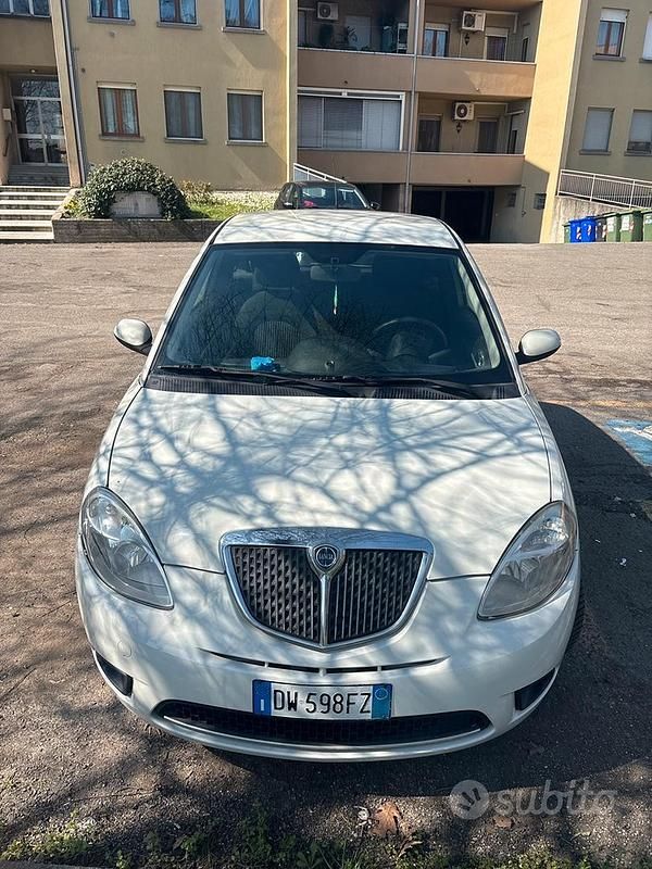 Usata Lancia Ypsilon 77 CV (56 kW) 2010 Bianco Utilitaria