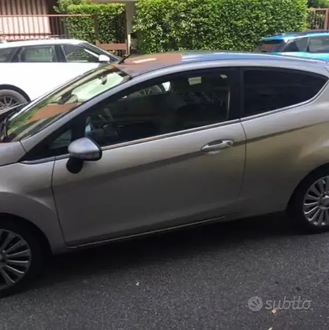 Usata Ford Fiesta 82 CV (60 kW) 2009 Grigio Berlina