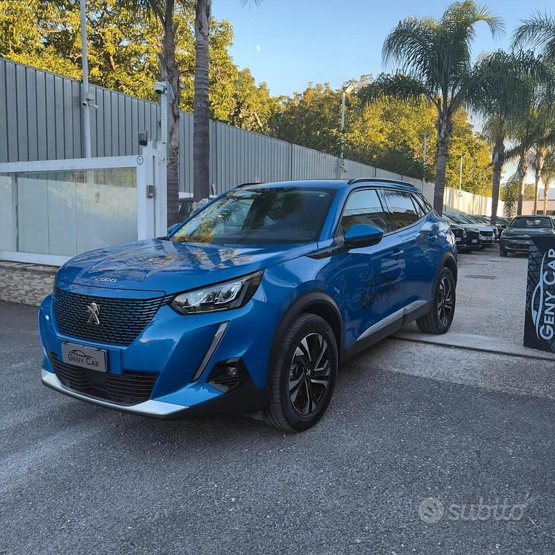Usata Peugeot 2008 Allure 100 kW (136 CV) 2022 Blu SUV