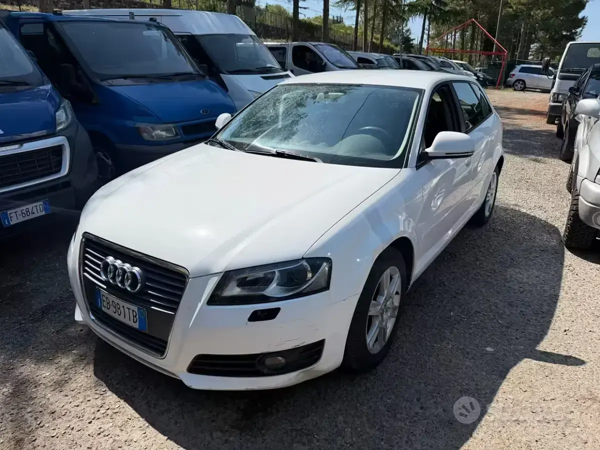 Usata Audi A3 Sportback Ambiente 105 CV (77 kW) 2010 Bianco Utilitaria