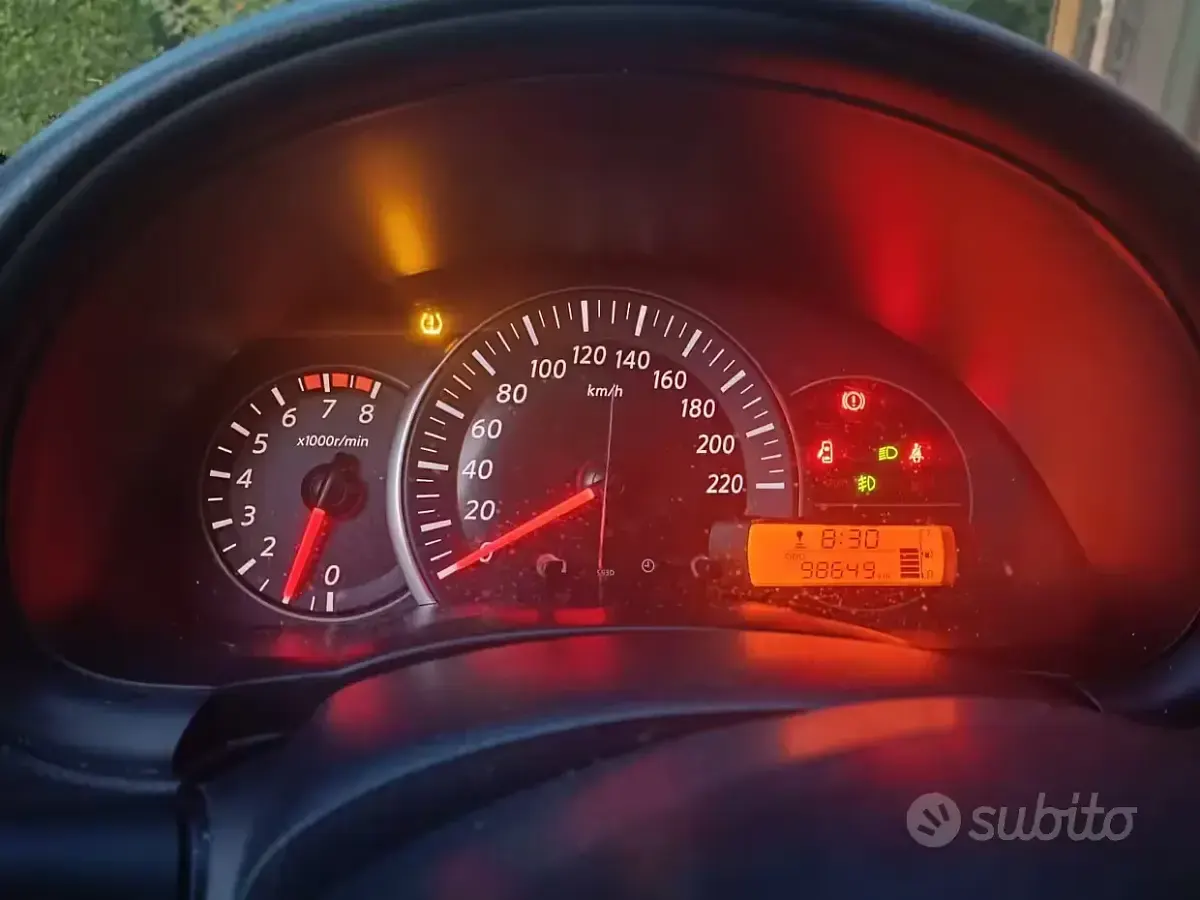 Usata Nissan Micra 80 CV (58 kW) 2016 Grigio Utilitaria