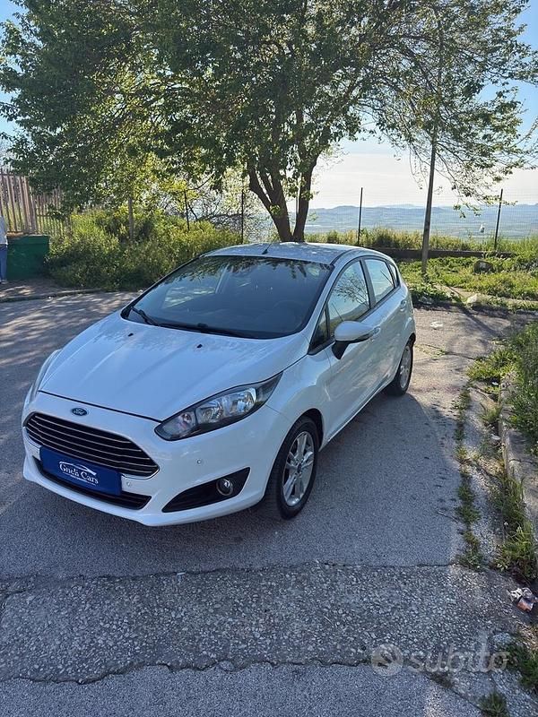 Usata Ford Fiesta Titanium 95 CV (69 kW) 2015 Bianco Berlina