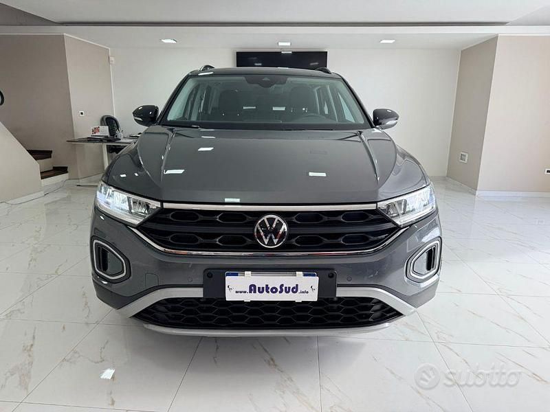 Usata VW T-Roc Life 150 CV (110 kW) 2022 Gray SUV