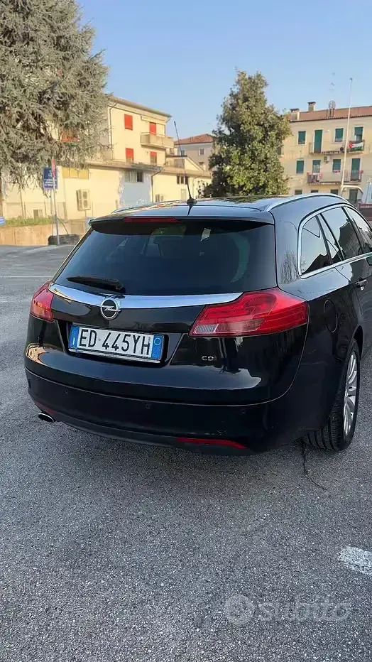 Usata Opel Insignia 160 CV (117 kW) 2010 Nero Station wagon