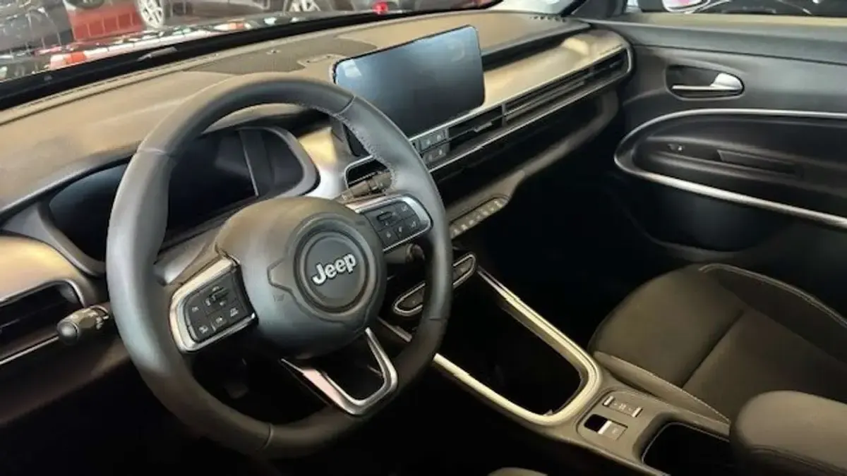 Usata Jeep Avenger EV Altitude 114 kW (156 CV) 2024 Nero SUV