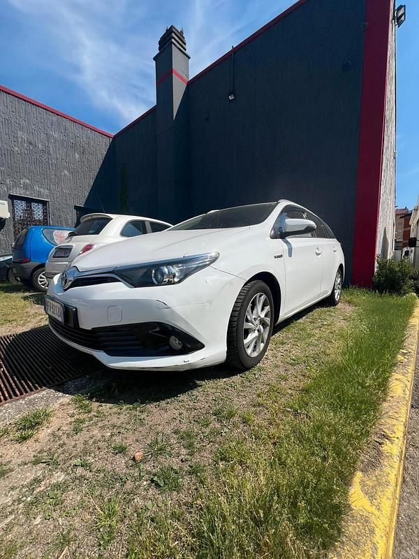 Usata Toyota Auris Touring Sports Lounge 99 CV (72 kW) 2019 Bianco Station wagon