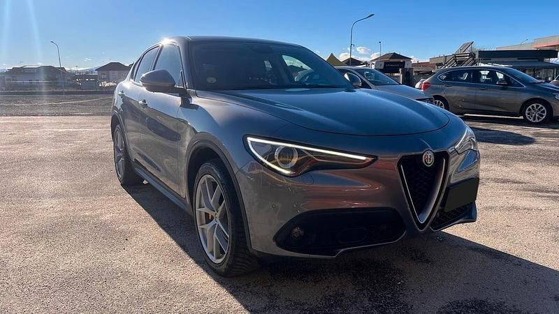 Usata Alfa Romeo Stelvio Executive 210 CV (154 kW) 2017 Grigio SUV