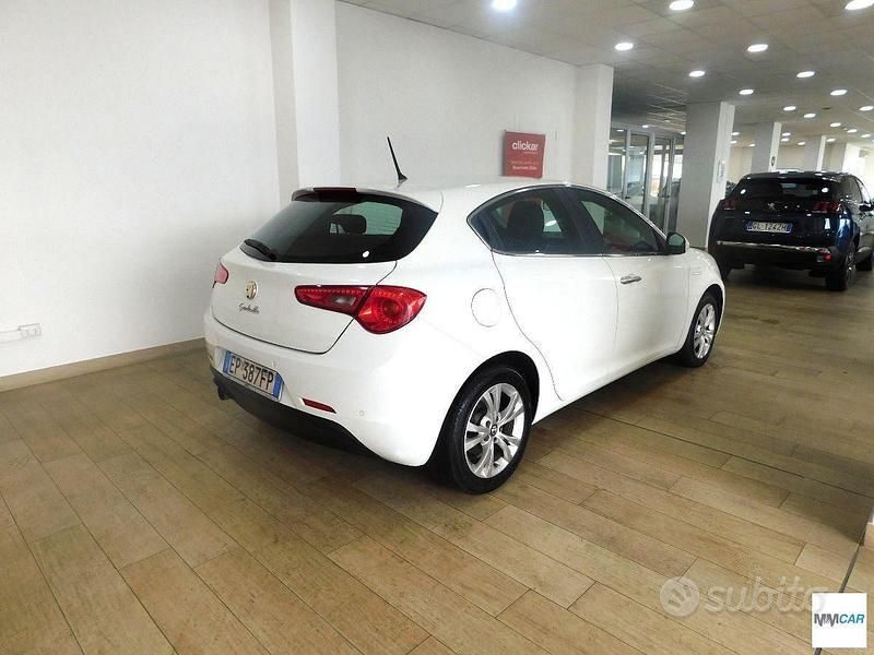 Usata Alfa Romeo Giulietta Progression 105 CV (77 kW) 2012 Bianco Utilitaria