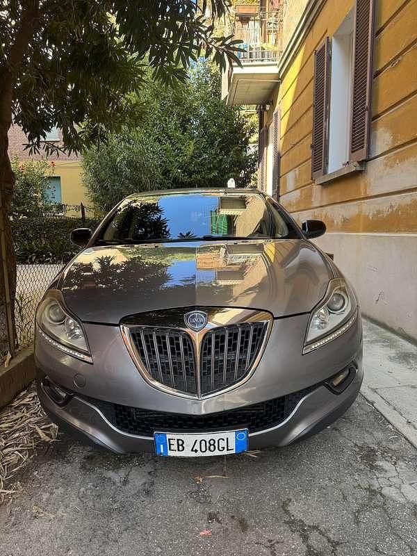 Usata Lancia Delta 120 CV (88 kW) 2010 Grigio Utilitaria