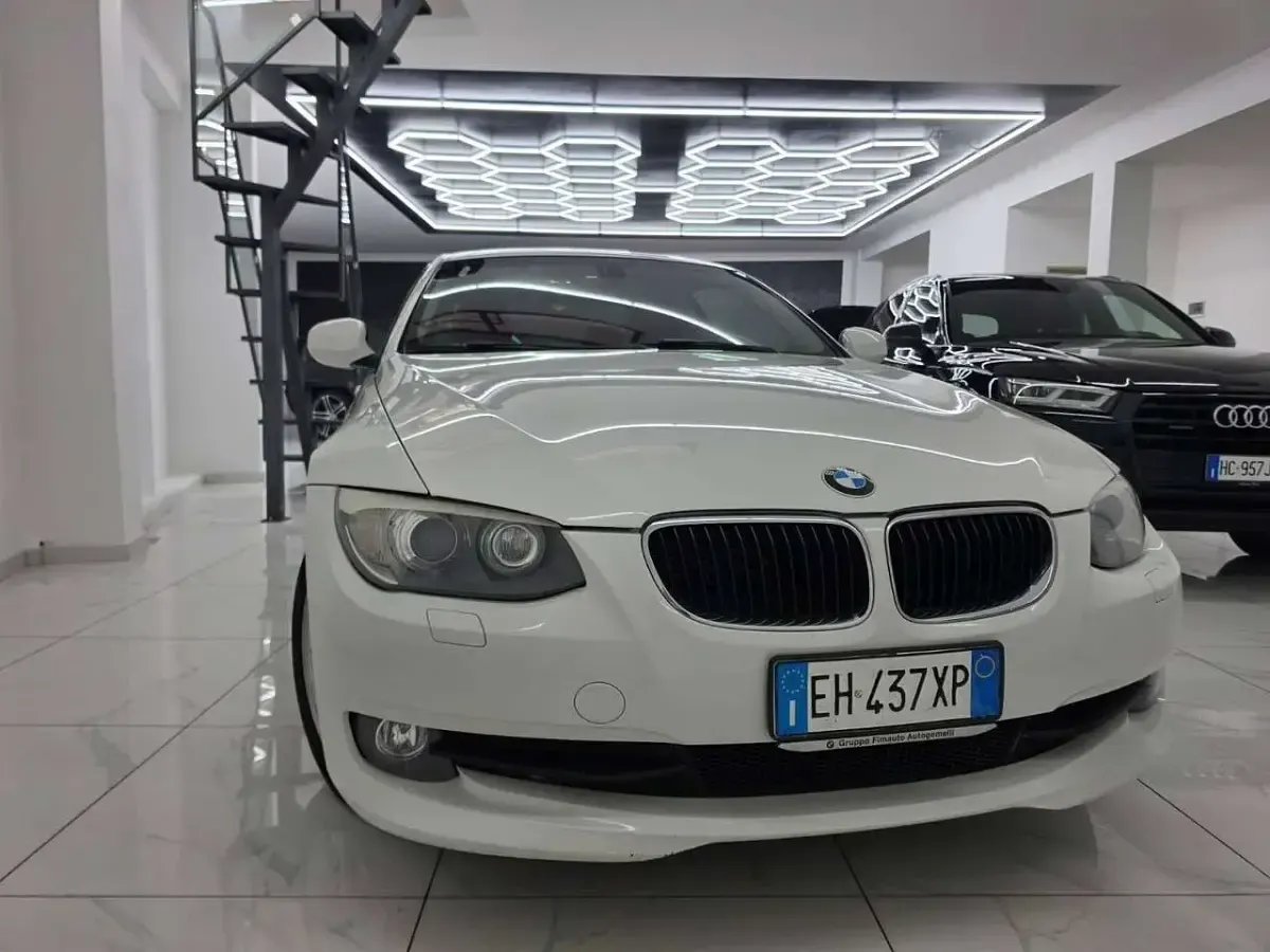 Usata BMW 320 150 CV (110 kW) 2011 Bianca Berlina