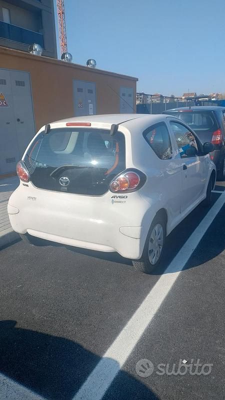 Usata Toyota Aygo 68 CV (50 kW) 2012 Bianco Utilitaria
