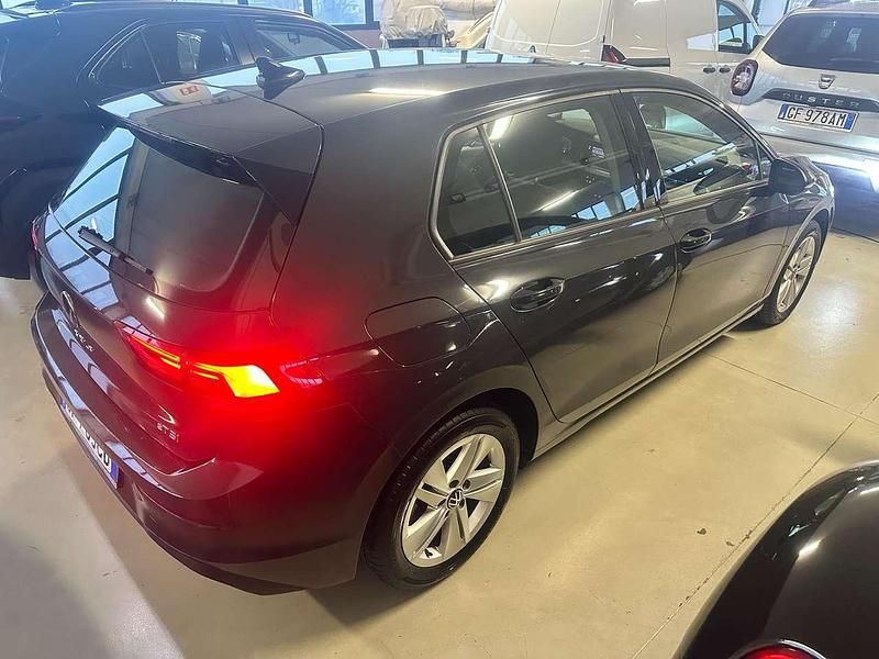 Usata VW Golf VIII R-line 131 CV (96 kW) 2021 Grigio Berlina