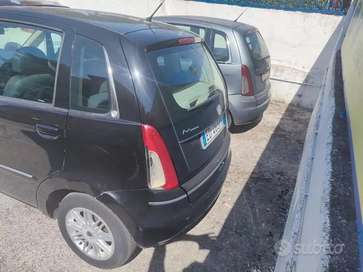 Usata Lancia Musa 95 CV (69 kW) 2010 Grigio Monovolume