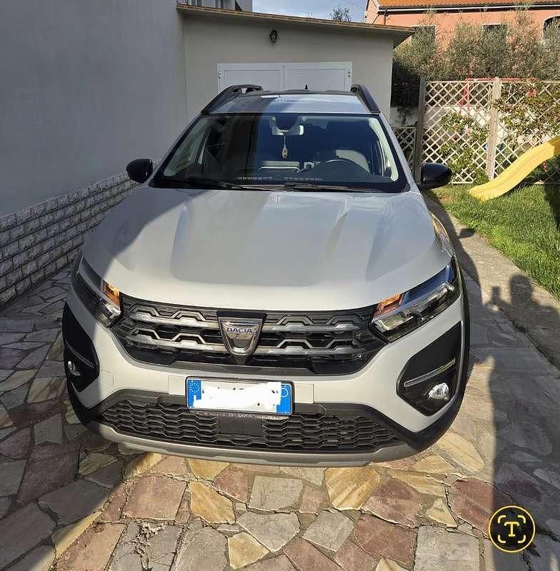 Usata Dacia Jogger Extreme 101 CV (74 kW) 2022 Argento Monovolume