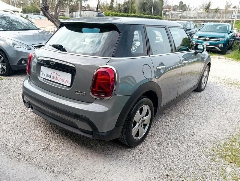 Usado Mini Cooper 136 HP (100 kW) 2022 Cinzento Citadino
