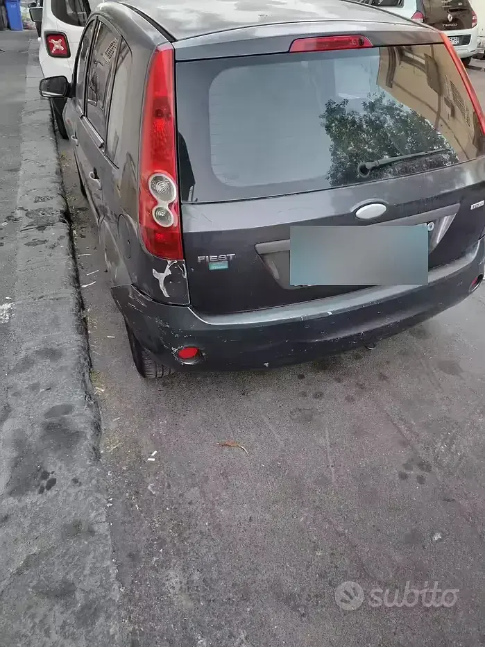 Usata Ford Fiesta 68 CV (50 kW) 2006 Grigio Utilitaria