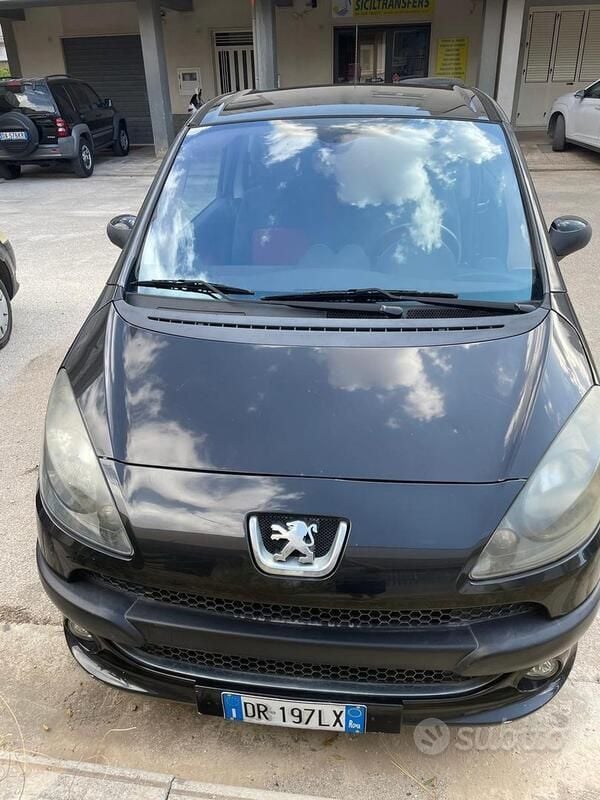 Usata Peugeot 1007 Sport 109 CV (80 kW) 2009 Nero Monovolume