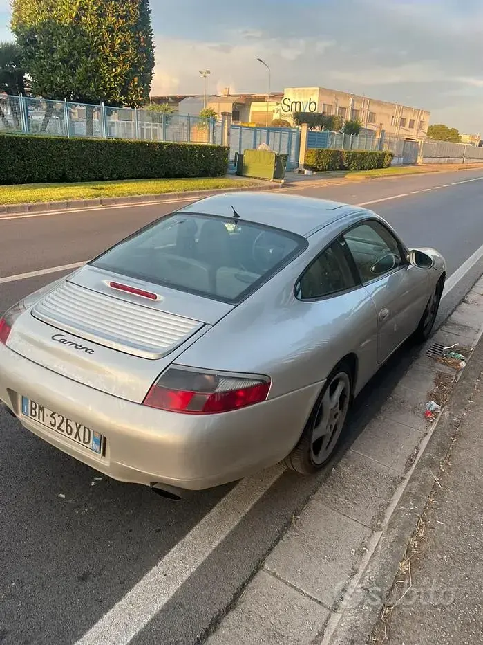 Usata Porsche 911 Carrera 300 CV (220 kW) 2000 Grigio Coupé