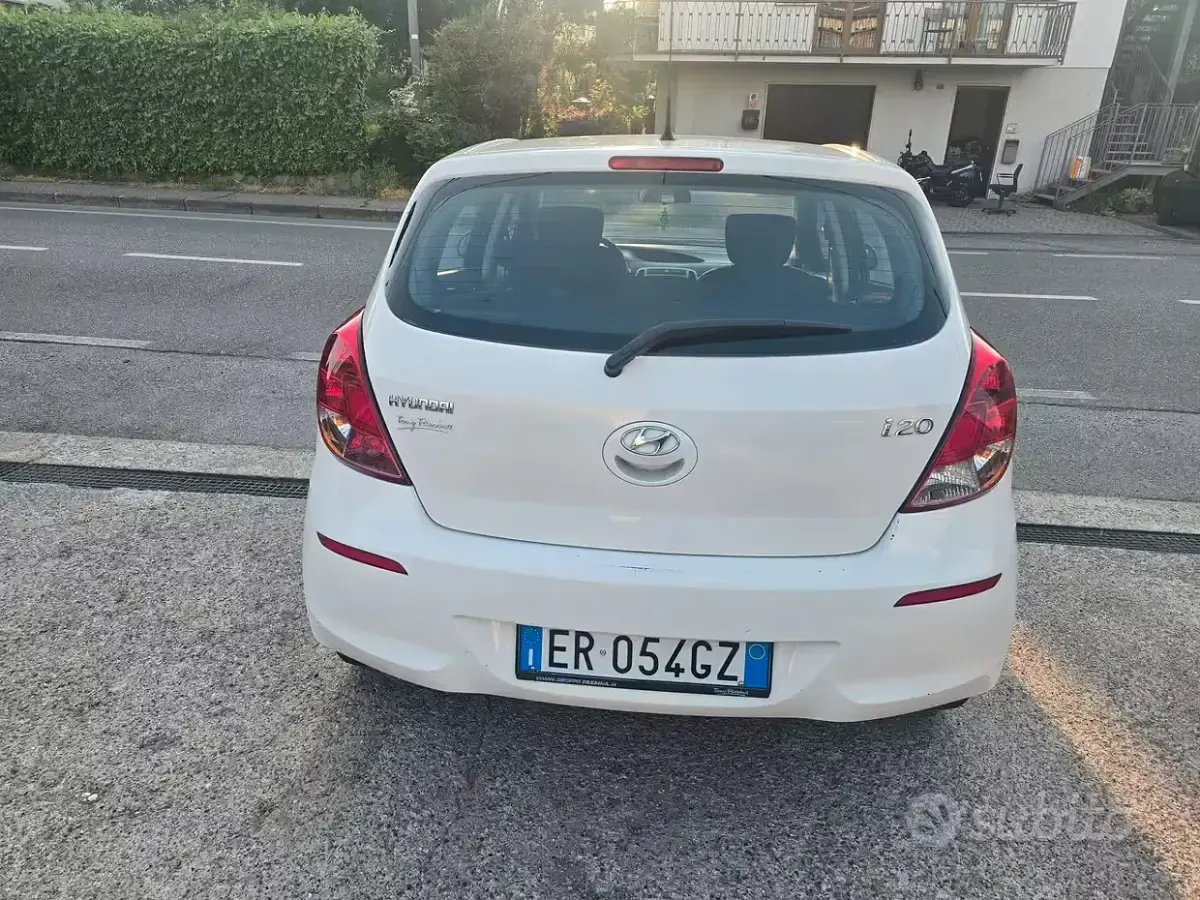 Usata Hyundai i20 Edition 85 CV (62 kW) 2013 Bianco Utilitaria