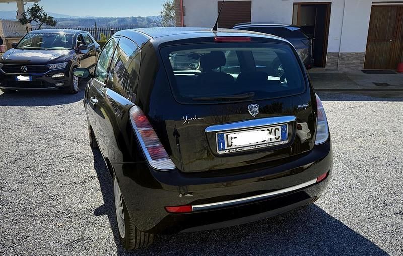Usata Lancia Ypsilon 75 CV (55 kW) 2008 Nero Utilitaria