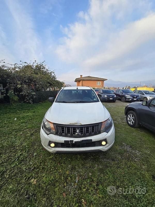 Usata Mitsubishi L200 2015 Bianco Pick-up