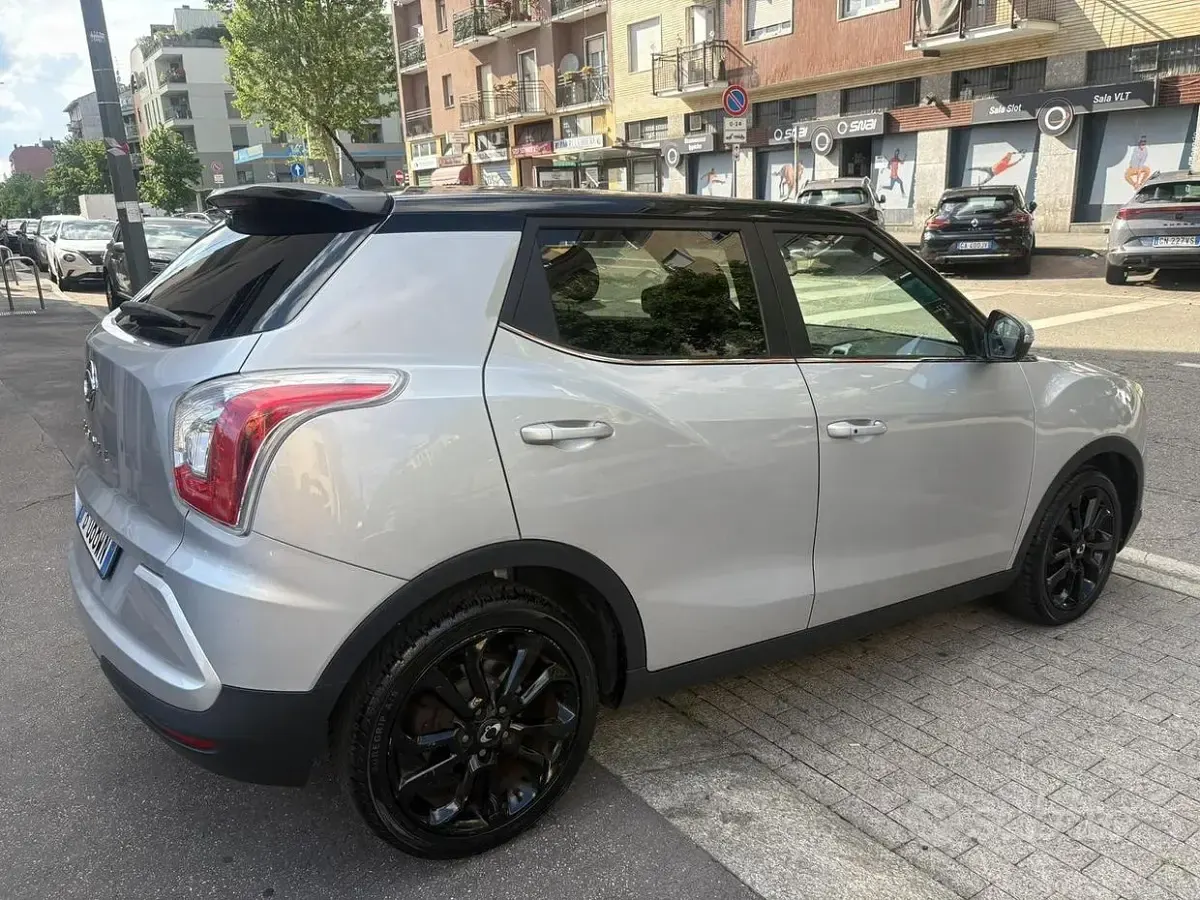 Usata SsangYong Tivoli 128 CV (94 kW) 2015 Grigio SUV