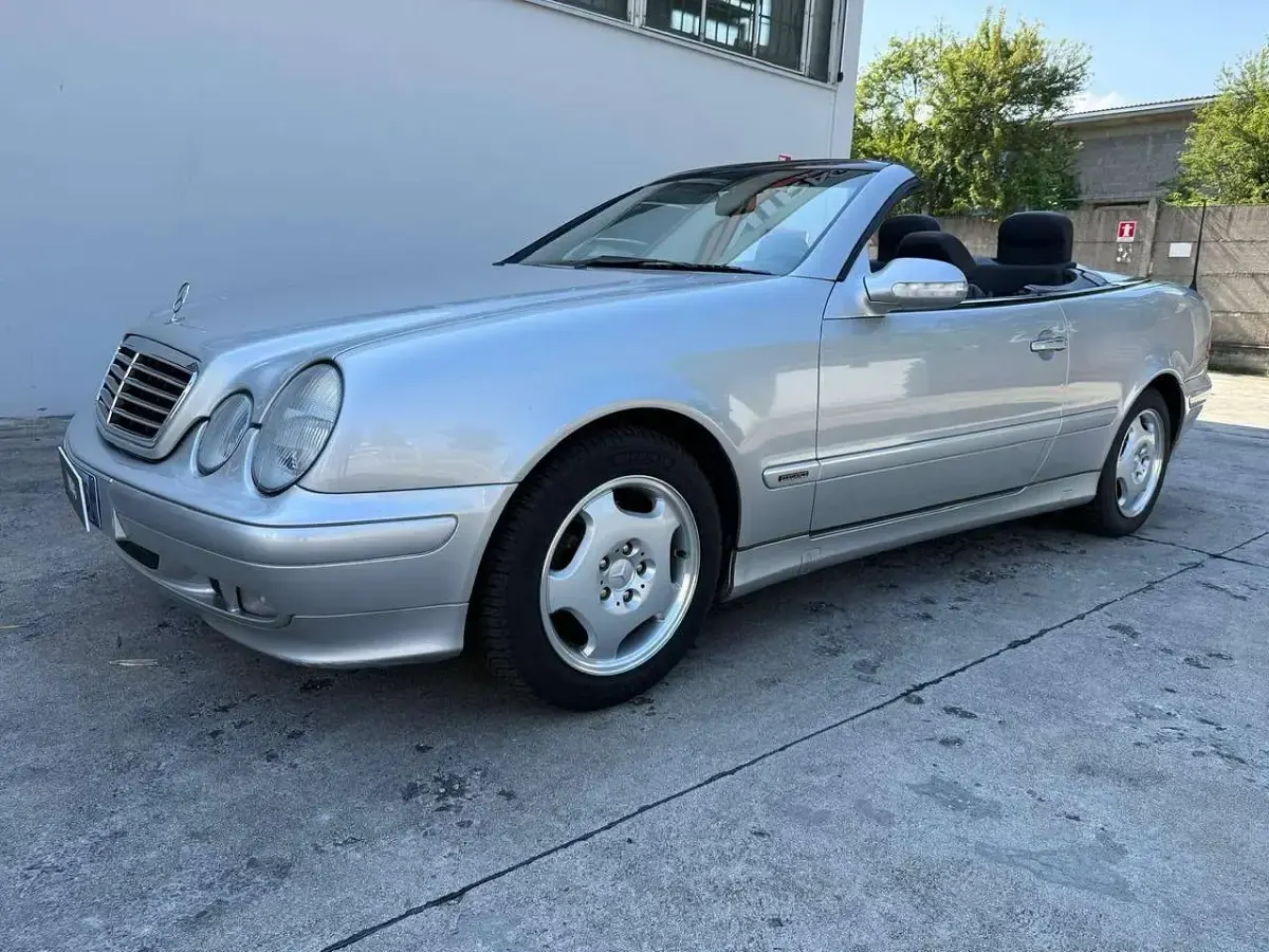 Usata Mercedes CLK200 Elegance 192 CV (141 kW) 2000 Argento Cabrio