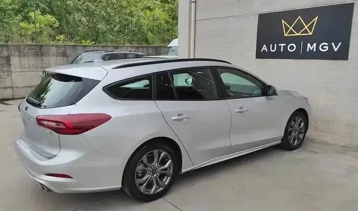 Begagnad Ford Focus ST-Line 154 HK (113 kW) 2023 Grå Kombi
